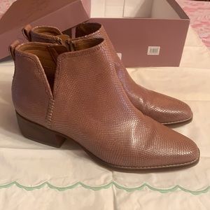 Franco Sarto Taupe size 9 womans booties. These boots are so pretty and unique.